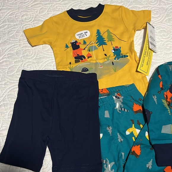 Carters 4 piece PJ set size 18 months - Picture 2 of 6